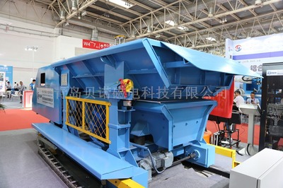 中頻爐智能加料系統 振動加料小車引領環保高效生產新篇章